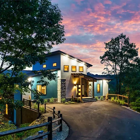 Private, Mtn Views, Theatre, Pool, Hot Tub, Game Room